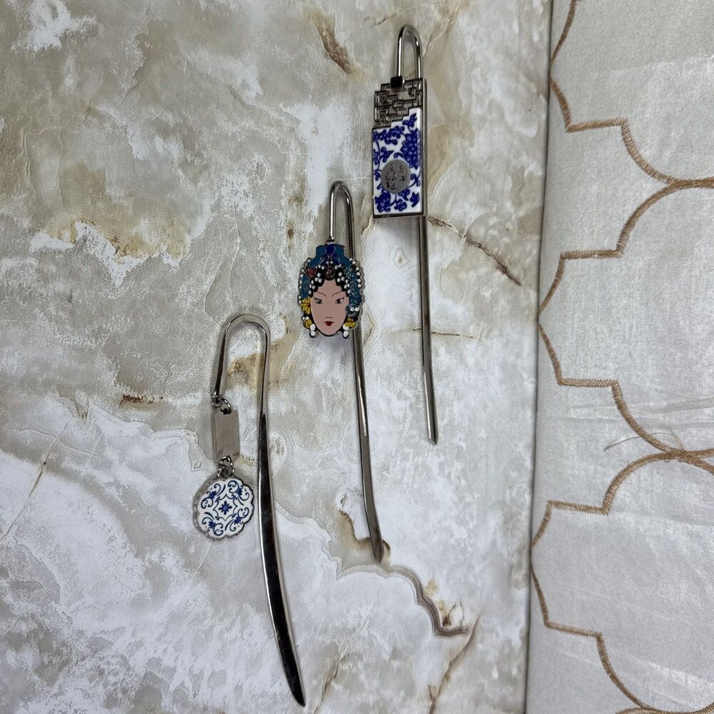 VINTAGE Enamel Asian Bookmark Book Hook Metal Silver Tone Set